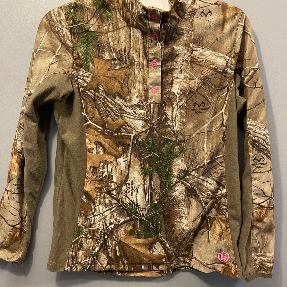 GAME WINNER WOMEN'S 1/4 SNAP CAMO PULLOVER